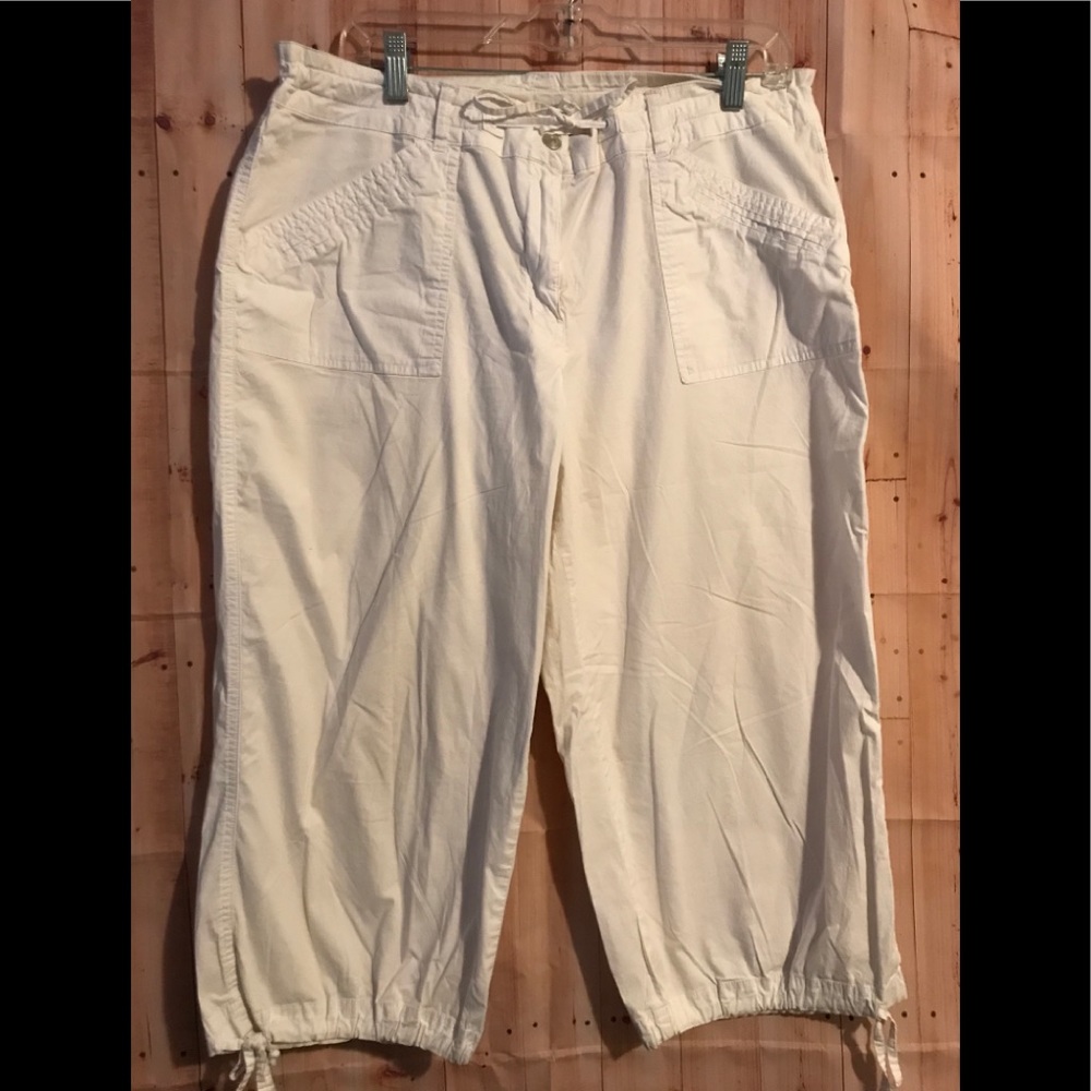 Women's cargo style Capri sz. 16 plus